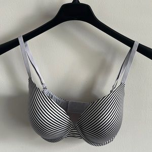 Victoria’s Secret Uplift Semi Demi Convertible Strap Triple D Bra